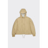 IMPERMEABLE CON CAPUCHA STRING W JACKET 18040 SAND